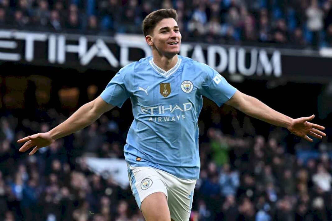 julian-alvarez-no-se-detiene-y-manchester-city-lo-disfruta:-marco-en-la-goleada-por-5-0-ante-huddersfield-town