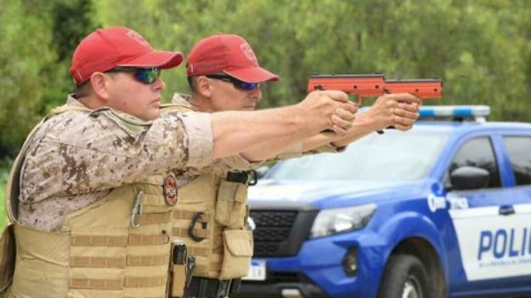 byrna:-la-empresa-detras-de-las-armas-no-letales-que-utilizara-la-policia-de-cordoba-y-tambien-usuarios-particulares