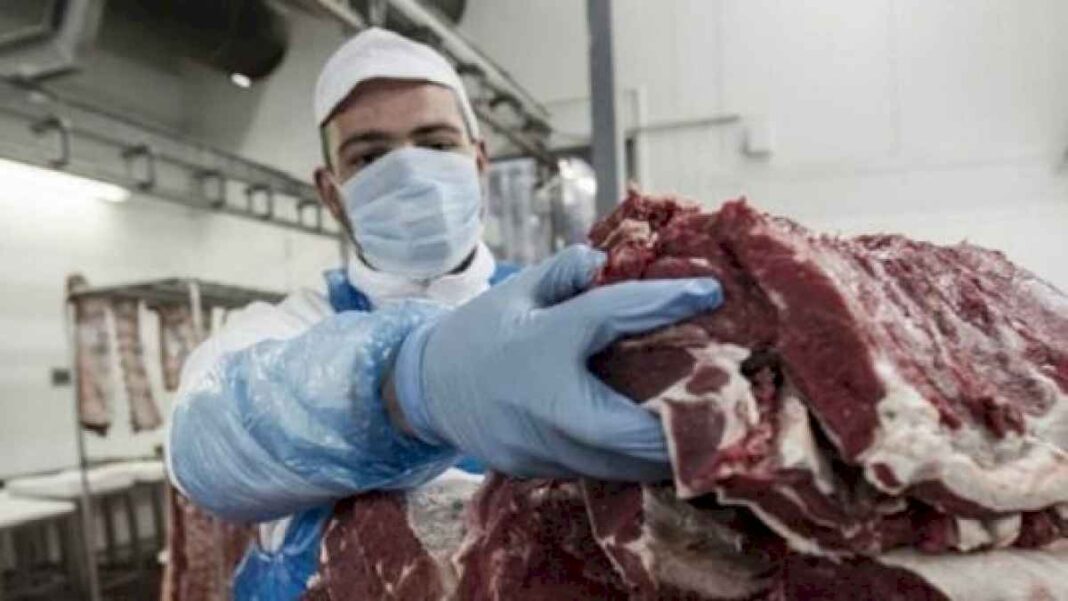 una-paritaria-con-‘sangre-en-las-manos’,-pero-jugosa:-gran-aumento-firmo-el-gremio-de-la-carne-para-el-primer-trimestre