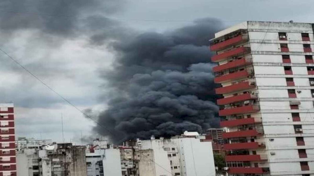 se-prendio-fuego-una-subestacion-electrica-en-caballito-y-miles-de-vecinos-estan-sin-luz