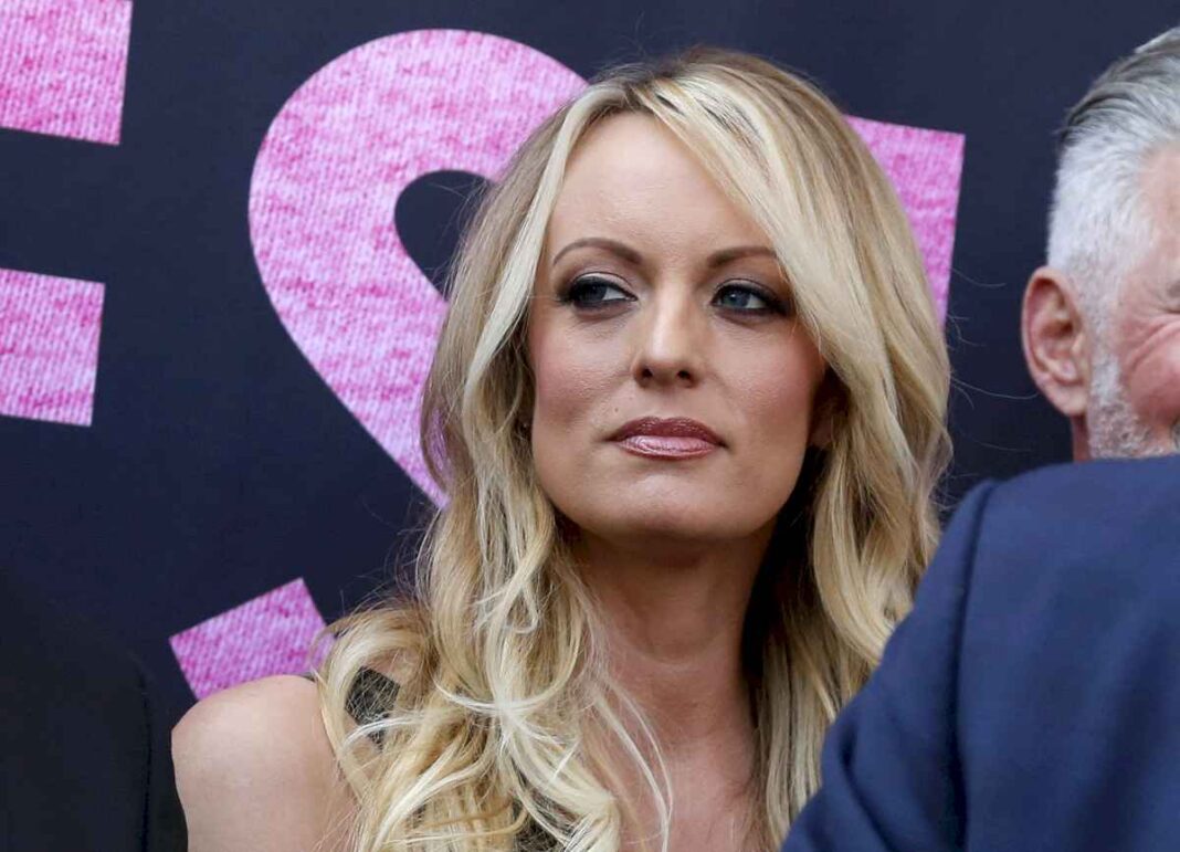 juicio-a-trump-en-nueva-york:-stormy-daniels-conto-como-fue-su-encuentro-sexual-en-2006