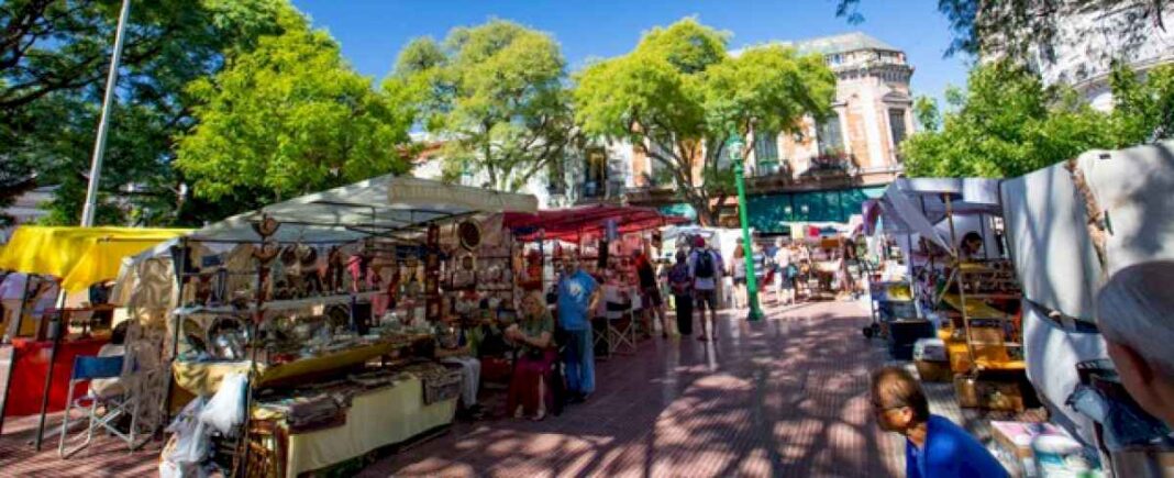 ferias,-mercados-de-pulgas-y-remates-son-buenos-lugares-para-comprar-muebles-usados-y-en-buen-estado