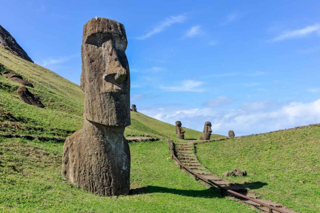 arqueologos-resuelven-definitivamente-el-origen-de-las-estatuas-gigantes-de-la-isla-de-pascua-y-el-resultado-los-desconcerto