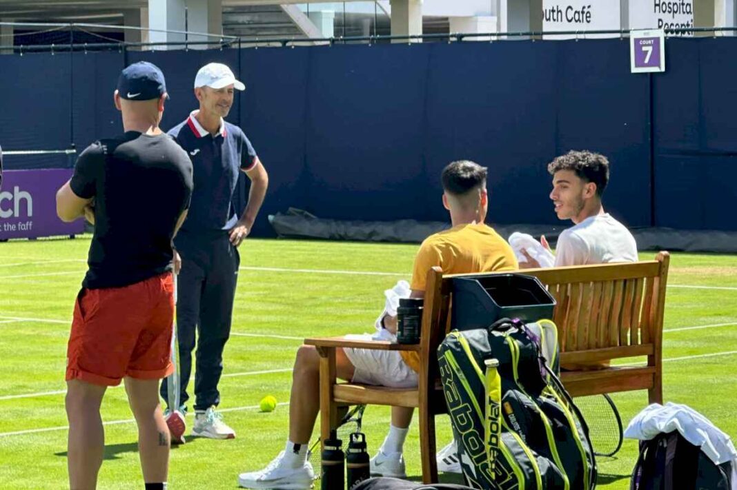 carlos-alcaraz-y-francisco-cerundolo-se-entrenaron-juntos-en-queens-aunque-se-enfrentaran-oficialmente-en-el-mismo-torneo