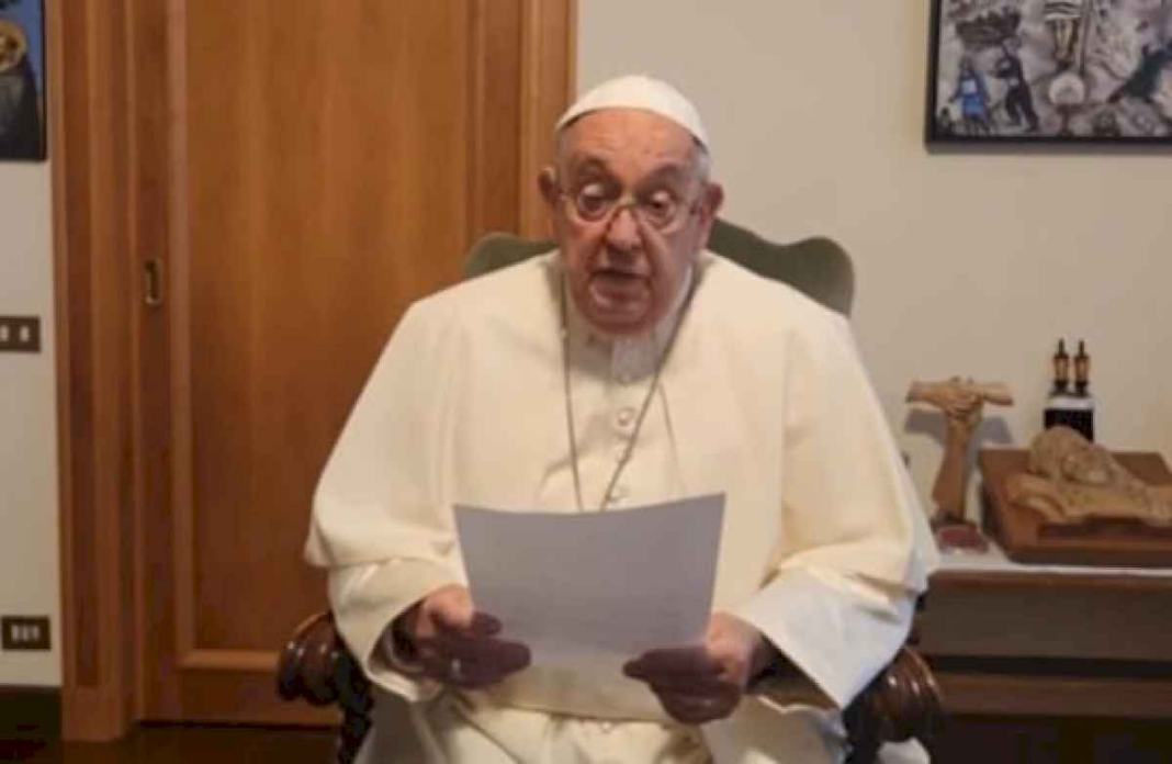 el-video-del-papa-francisco-que-se-reprodujo-en-la-asamblea-de-la-sip:-luchen-contra-el-pecado-de-la-desinformacion