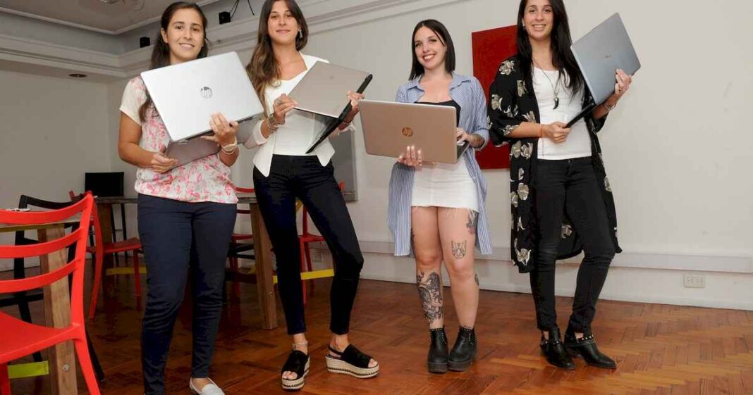 chicas-lideres-en-tecnologia:-cuando-y-como-sera-el-festival-que-impulsa-a-las-jovenes-en-el-mundo-tech