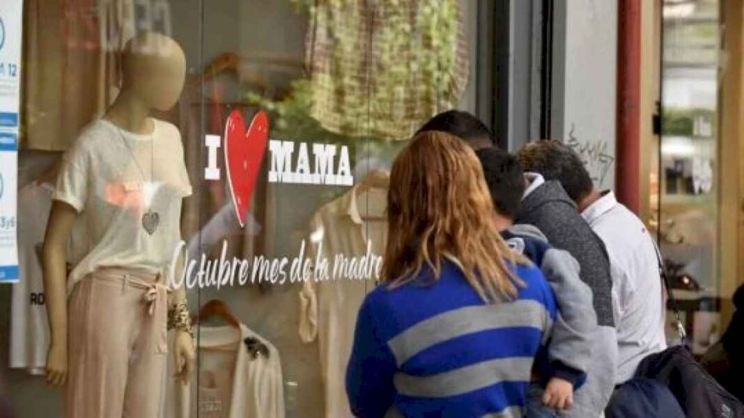 dia-de-la-madre:-promociones-con-tarjetas-de-credito-hacen-crecer-los-regalos-en-comercios-de-ropa-y-calzado