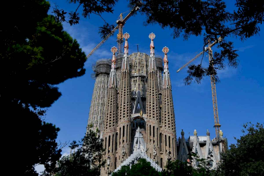 proponen-pintar-un-gran-mural-en-la-fachada-de-la-sagrada-familia