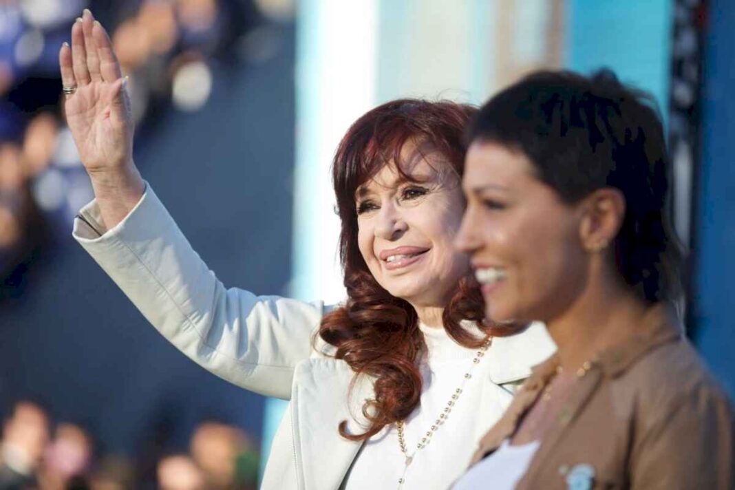 mayra-mendoza-presento-la-mesa-cristina-presidenta-del-pj-nacional