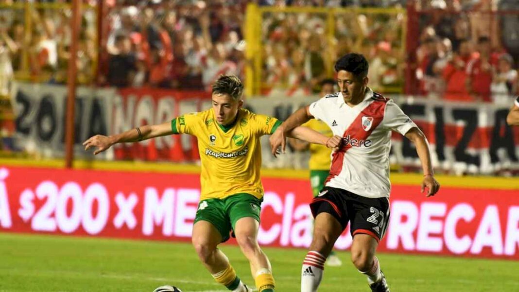 river-visita-a-defensa-y-justicia-esta-noche-tras-ser-goleado-en-brasil:-horario,-tv-y-formaciones