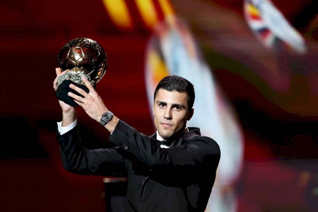 la-entrega-del-balon-de-oro-2024:-rodri-derroto-a-vinicius-y-es-el-mejor-futbolista-de-la-temporada