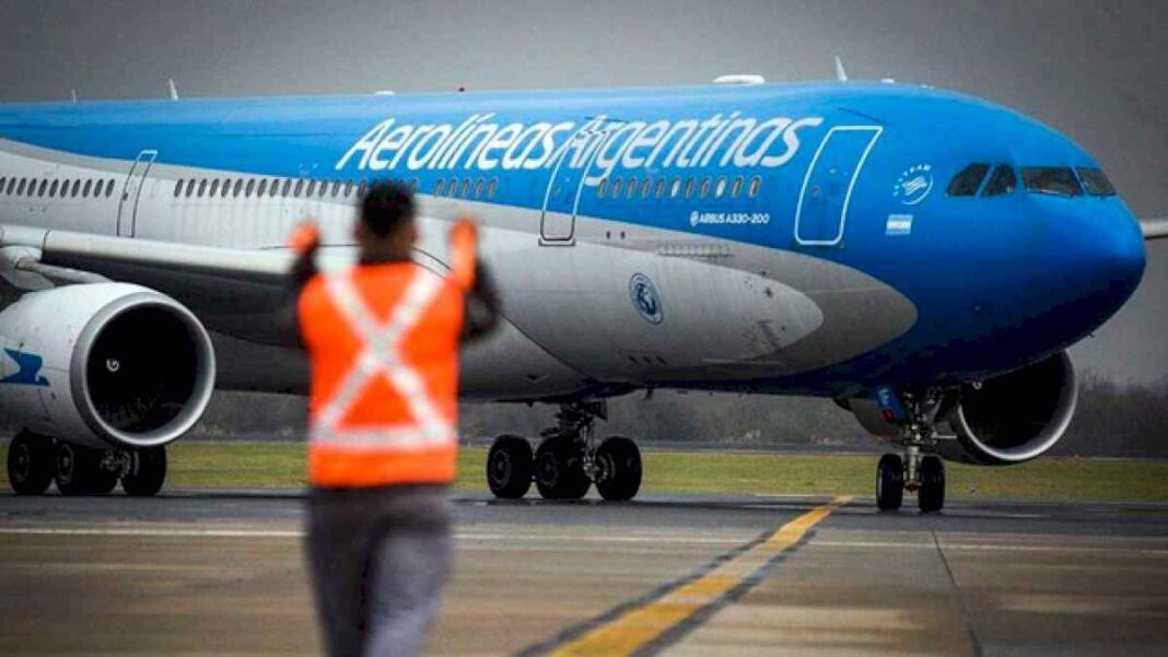 la-brasilena-azul-no-competira-por-la-privatizacion-aerolineas-argentinas-y-queda-un-candidato-fuerte