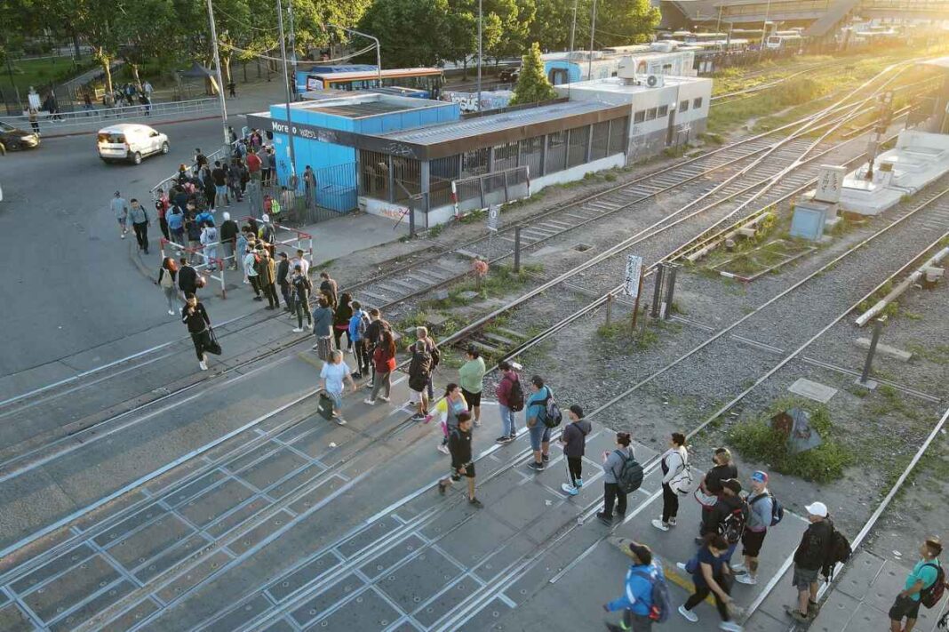 paro-de-transporte,-en-vivo:-todo-lo-que-hay-que-saber-sobre-la-medida-de-los-gremios-contra-el-gobierno-de-javier-milei