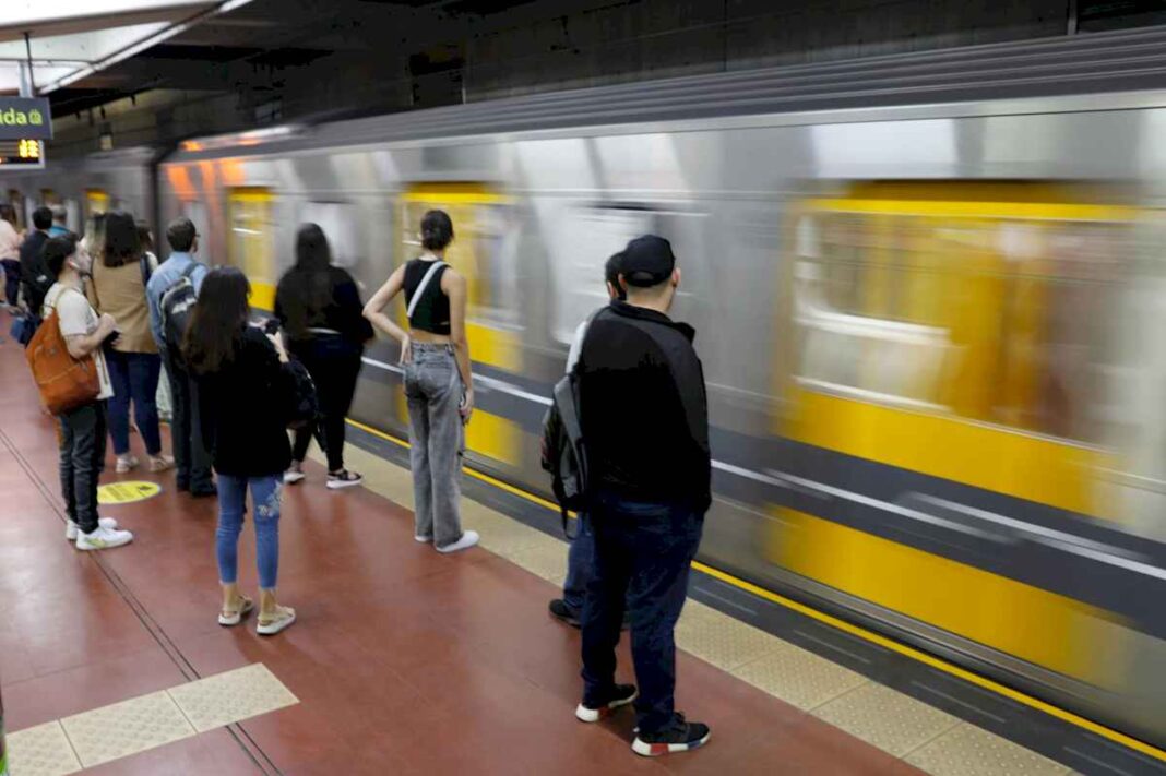 paro-de-transporte:-como-funcionan-los-trenes,-colectivos-y-subtes-este-miercoles-30-de-octubre