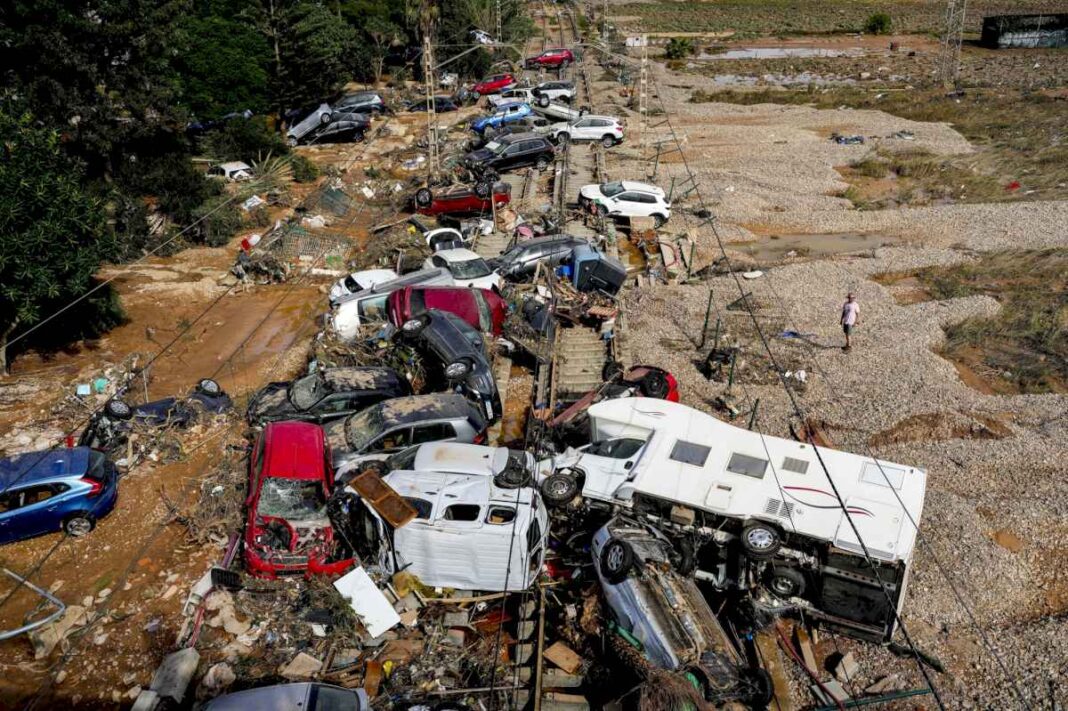 inundaciones-en-espana:-ya-son-140-los-muertos-y-crecen-las-criticas-al-presidente-local
