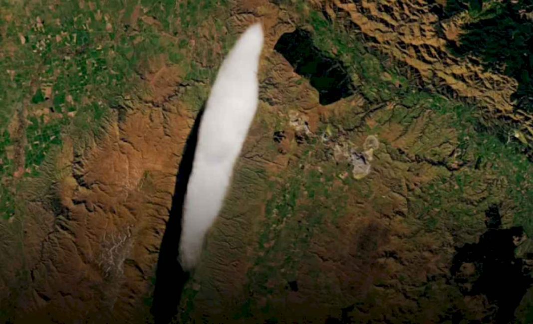 la-extrana-nube-que-tiene-en-vilo-a-la-nasa:-mide-mas-de-11-kilometros-y-nunca-cambia-de-lugar