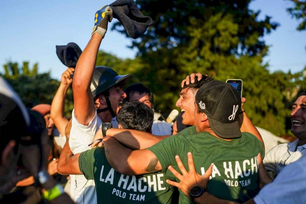abierto-de-tortugas:-la-hache-consiguio-su-primer-trofeo-de-triple-corona-al-vencer-en-la-final-a-ellerstina