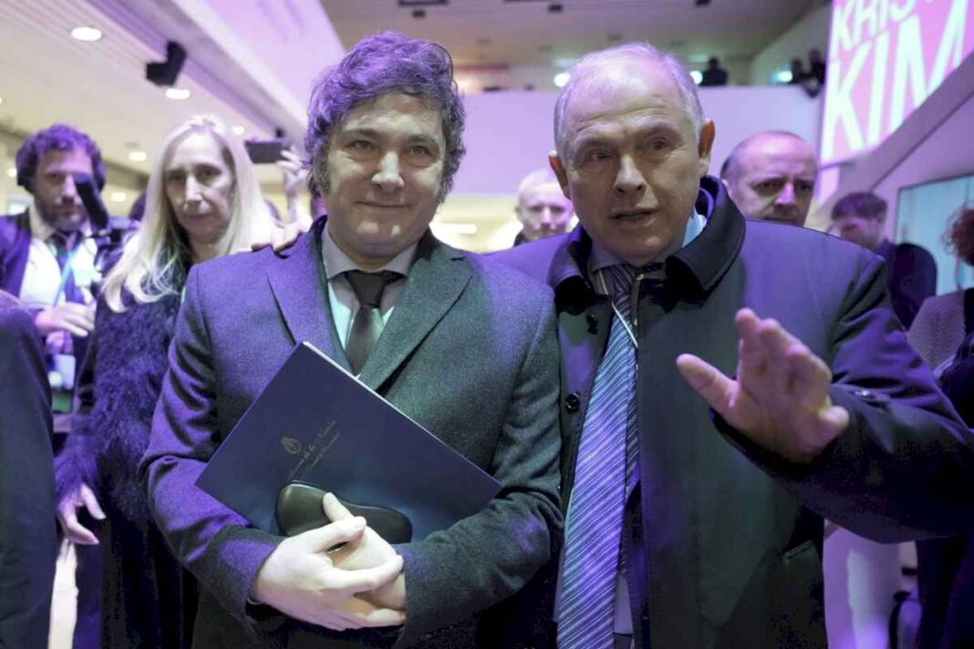 rastrillaje-ideologico-y-mas-recortes:-javier-milei-va-a-fondo-en-la-cancilleria-y-en-la-ex-afip