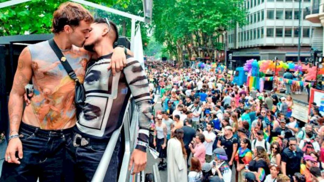 con-una-fiesta,-la-33a-marcha-del-orgullo-copo-el-centro-porteno