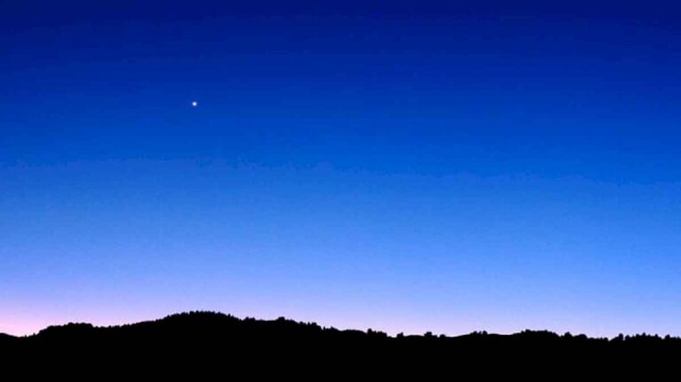 al-atardecer:-el-planeta-de-atmosfera-bestial-donde-un-dia-dura-mas-que-un-ano-y-que-se-puede-ver-desde-la-tierra
