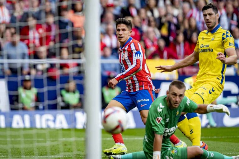 el-gol-de-giuliano-simeone-para-el-1-0-y-la-asistencia-de-de-paul-para-terminar-de-definir-el-triunfo-de-atletico-de-madrid