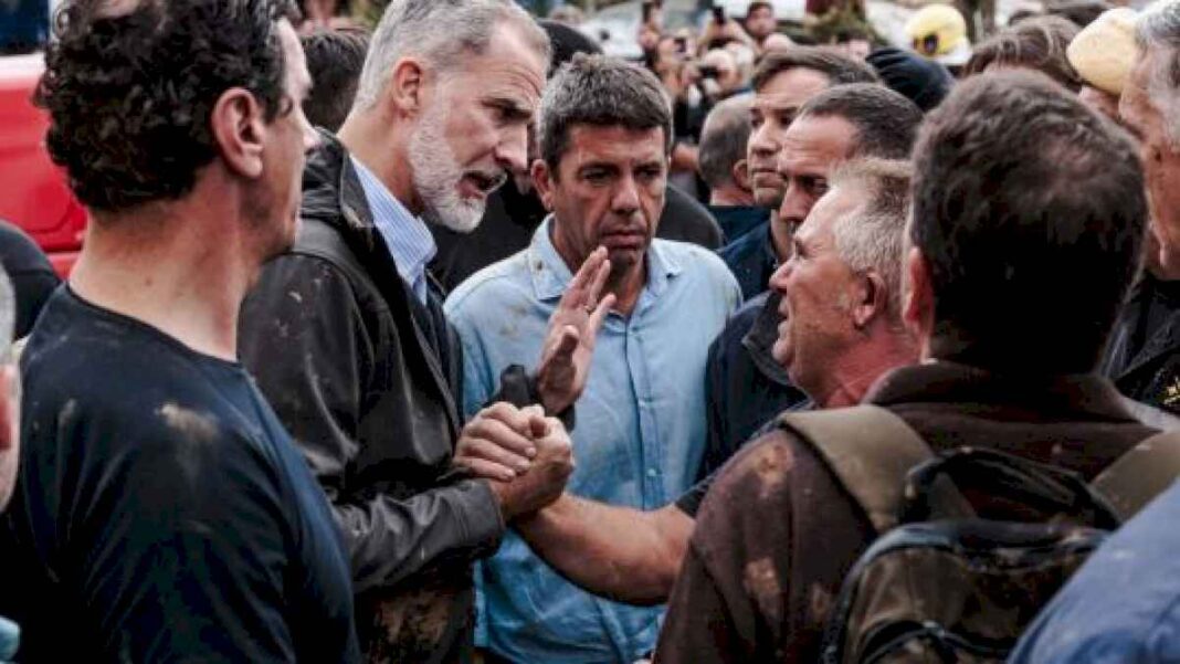 tras-el-desastre-de-dana-en-espana,-hubo-cacerolazos-y-protestas-contra-el-gobierno-de-pedro-sanchez