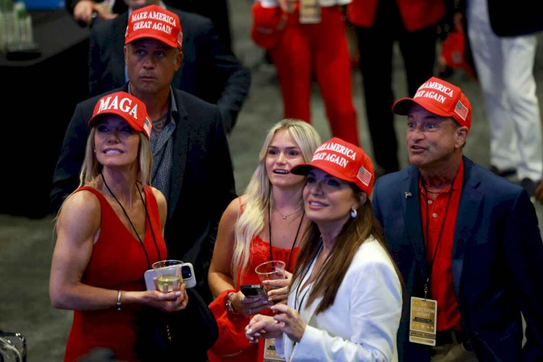 euforia-por-los-resultados-en-el-comando-trumpista-en-florida,-donde-solo-se-espera-el-anuncio-final-para-desatar-una-fiesta