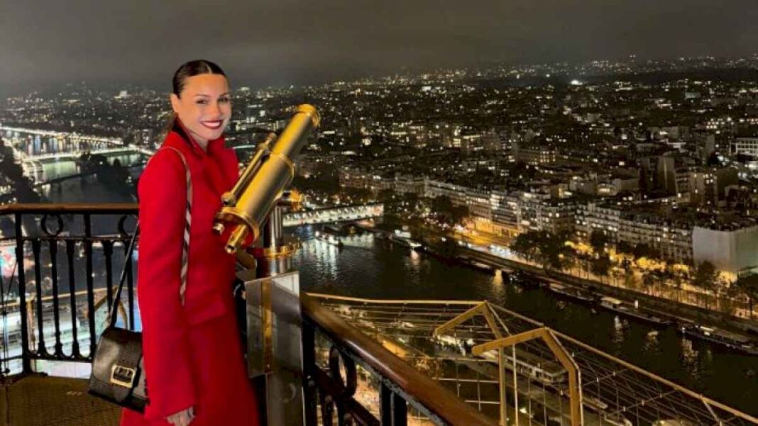 pampita-mostro-como-llego-a-la-torre-eiffel-en-bici:-las-fotos