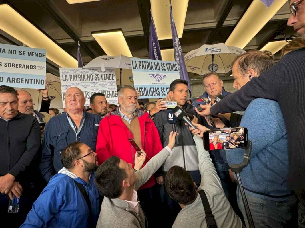 javier-milei-y-la-tension-en-aerolineas-argentinas,-en-vivo