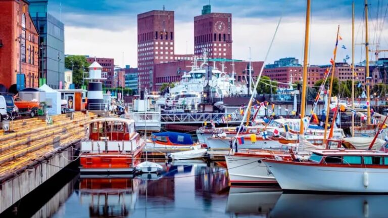 Noruega ofrece trabajo a personas que hablen español con salarios de hasta 5400 euros