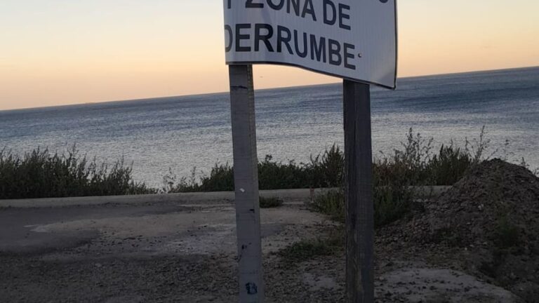Destrozaron una señal que advierte riesgos en el camino ARA San Juan
