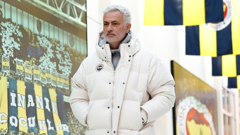 Acusan a Mourinho de racismo tras el clásico turco entre Galatasaray y Fenerbahce