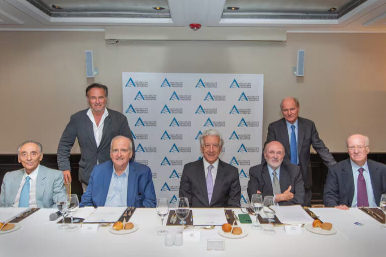 Silencios cómplices del poder económico