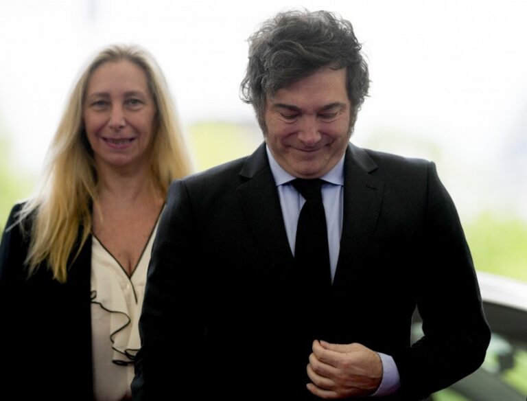 Milei no quiere ir a Bahía Blanca por temor a escraches y los manda de nuevo a Bullrich y Petri