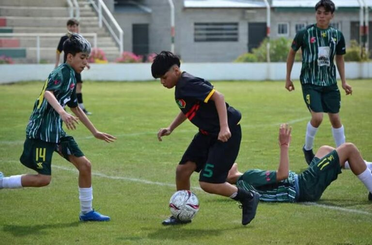 Estudiantes de La Plata puso los ojos en un juvenil de Deportivo Portugués: Quién es?