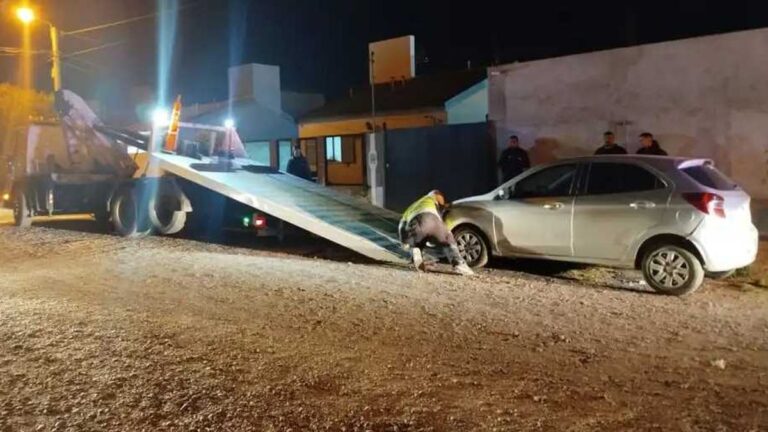 Recuperan en Km 8 un auto robado en Máximo Abasolo