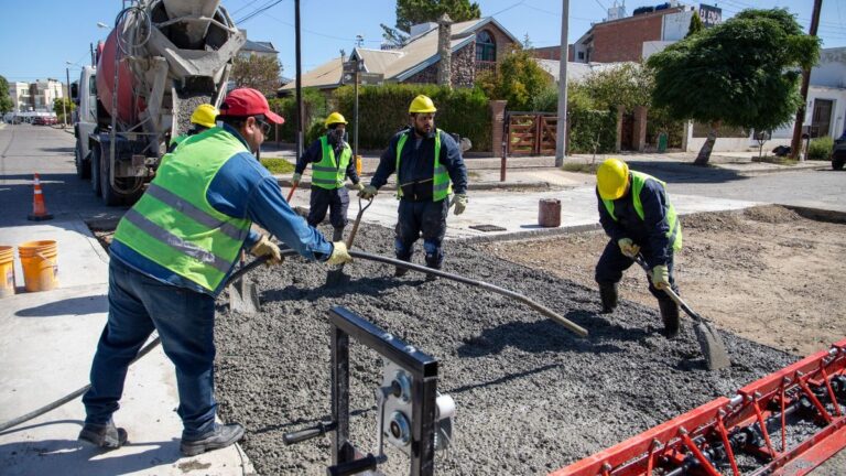 «La prioridad es el acceso a los centros de salud y de educación»