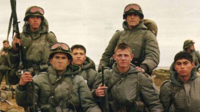 Fue exdelantero de River, combatió en las Malvinas y hoy es agente inmobiliario