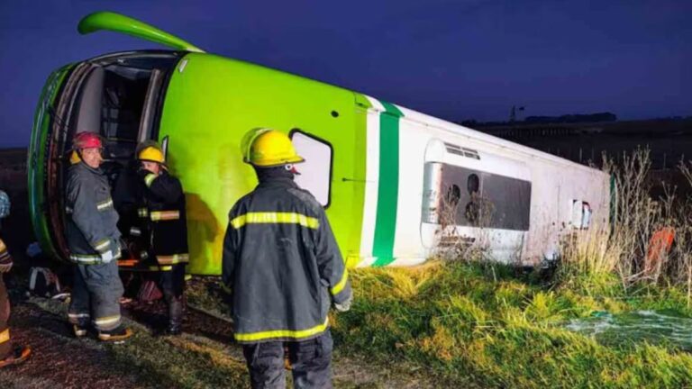 Cinco muertos al volcar un micro quesalió de Caleta y pasó por Comodoro