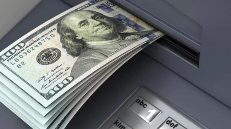 El dólar blue baja más de un 5% en el inicio de las operaciones ya sin cepo cambiario