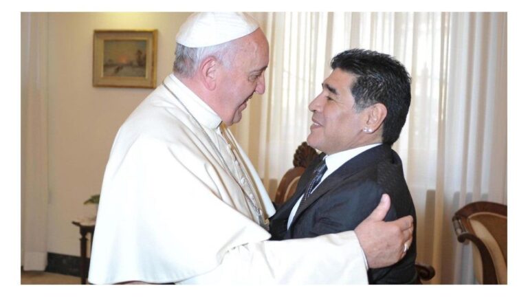 El día que se encontraron el papa Francisco y Diego Maradona: cómo fue el histórico cónclave