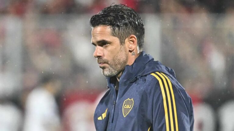 Sufre Gago: tres figuras de Boca no pudieron terminar el entrenamiento y encendieron las alarmas