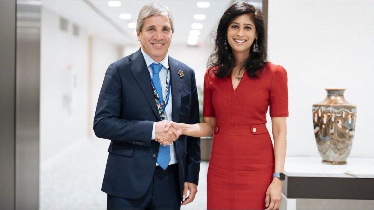 Luis Caputo se reunió con la N2 del FMI y suma respaldos