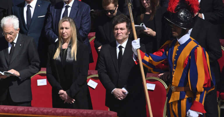 Javier Milei estuvo en la despedida del Papa Francisco y tuvo una ubicación preferencial