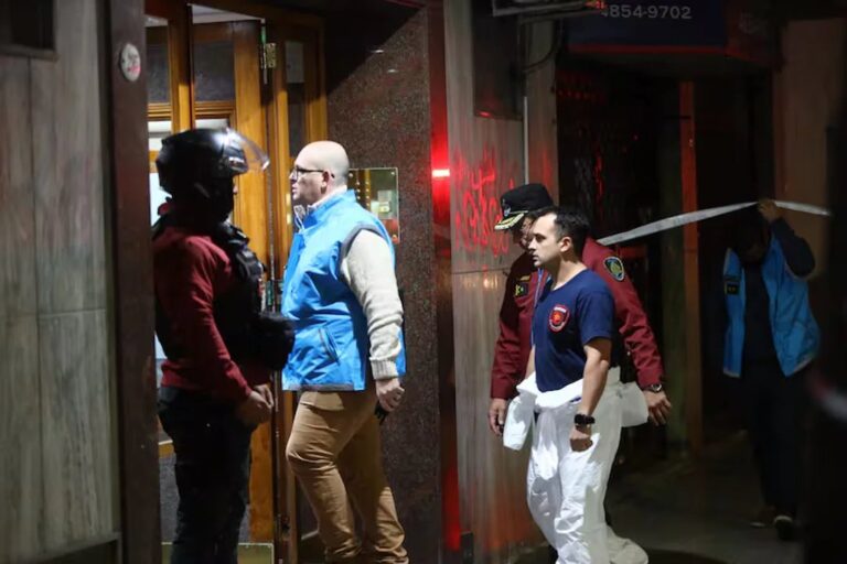 Las impresionantes imágenes del departamento al encontrar a la familia muerta en Villa Crespo