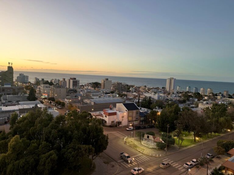Miércoles, algo nublado y sin viento, con una máxima de 12 C en Comodoro
