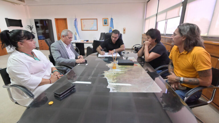 El Gobierno anunció un incremento del 4% en el salario básico de docentes y auxiliares