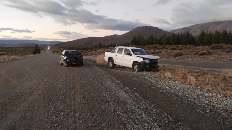 Una mujer se fracturó la clavícula en un impactante choque frontal en Chubut