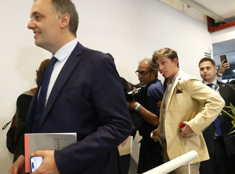 Milei le da la centralidad de los anuncios a Adorni para forzar la polarización con Santoro