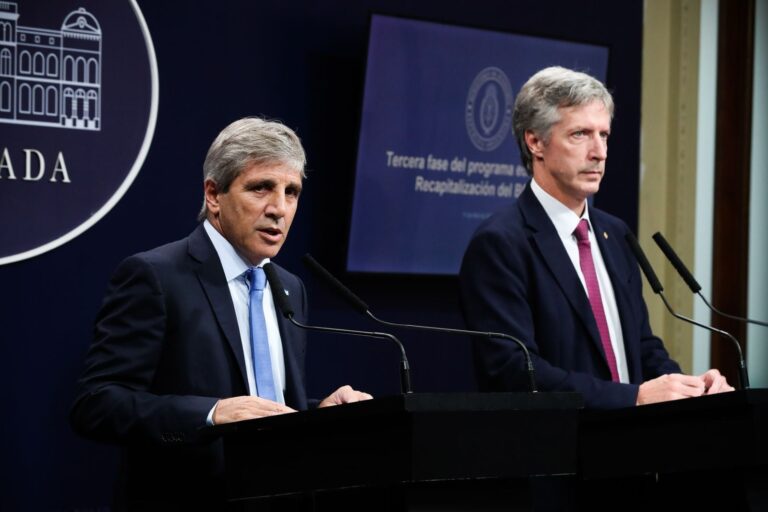 Crece el debate por el nivel de reservas, pero el Gobierno ratifica su política cambiaria